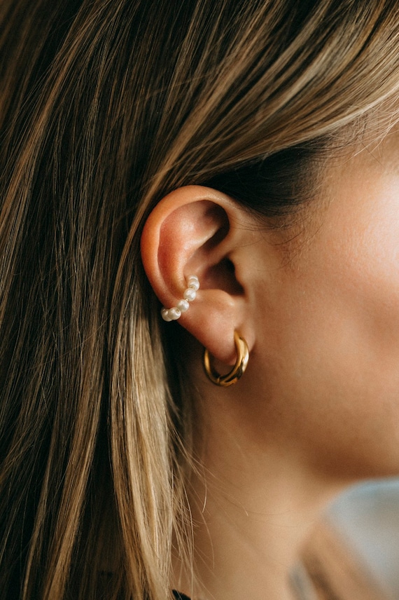Sarah pearl ear cuff