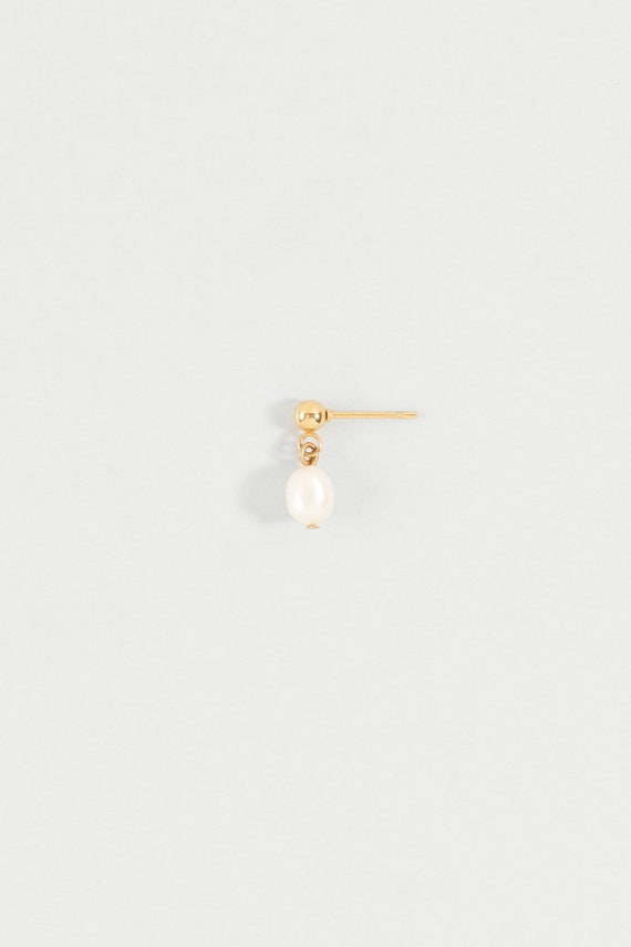 Tiny Pearl Earring