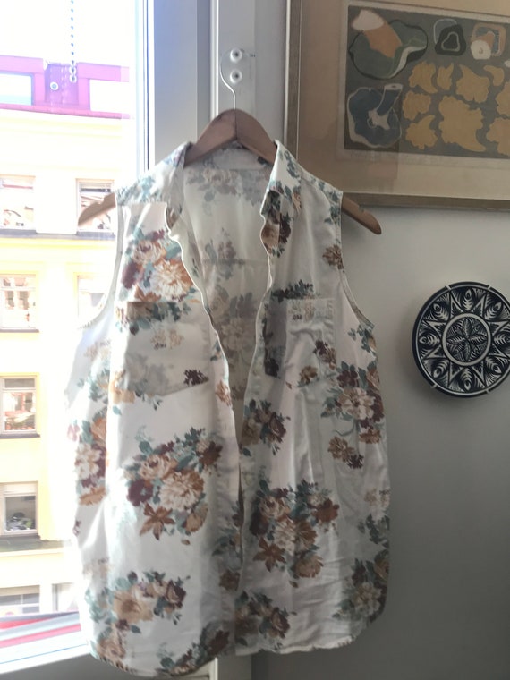 Vintage floral sleeveless buttoned tank crop top o