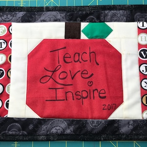 A Teacher&#39;s Gift (Mug Rug pattern)