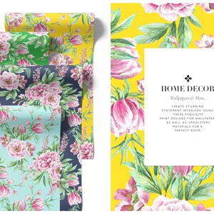 Op de afbeelding: Rolls van bloemenbehang in groen, geel, marineblauw en teal. Het behang heeft roze pioenrozen en groene bladeren. Een gele achtergrond met roze bloemen en de tekst "HOME DECOR" is ook te zien.