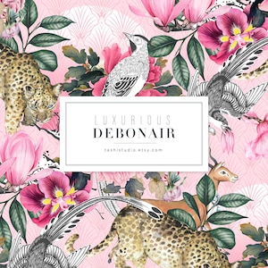 Puede incluir: Un diseño floral rosa con ilustraciones de leopardos, pájaros y ciervos. El diseño incluye flores rosas y hojas verdes. El texto "LUXURIOUS DEBONAIR" se muestra en un rectángulo blanco, con la URL de la tienda Etsy debajo.