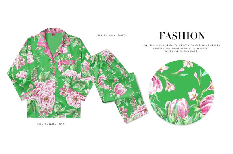 Op de afbeelding: Groene zijden pyjamaset met een bloemenpatroon van roze en witte bloemen. De set bevat een top met lange mouwen met roze bies en een bijpassende broek. Een cirkelvormig ontwerp toont het bloemenpatroon. Tekst: "FASHION".