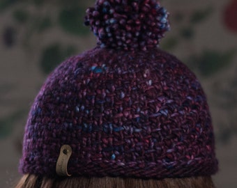 Bonnet tricoté main mérinos multicolore violet, grosse maille bonnet à pompon, bonnet teint à la main, taille enfant/ado