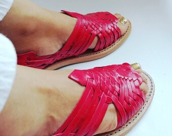 red huaraches womens outfit