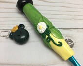 Princess Tiana ergonomic crochet hook, The Princess and The Frog, polymer clay crochet hook, handmade crochet hook, frog prince, crochet