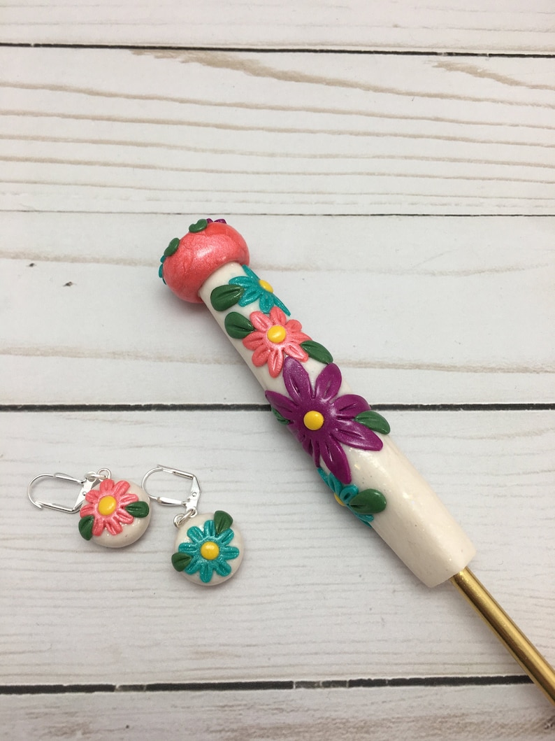 Spring flower ergonomic crochet hook bright sparkle polymer image 0