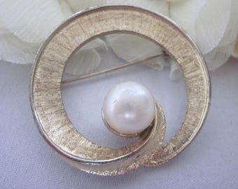 Vintage White Pearl, Round Gold Tone, Circle of Life, Textured Brooch Pin, Safety Pin Closure, Gift, Costume Jewelry