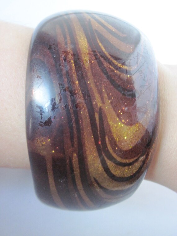 Vintage Wide Swirl Lucite Bangle Bracelet, Asymme… - image 4