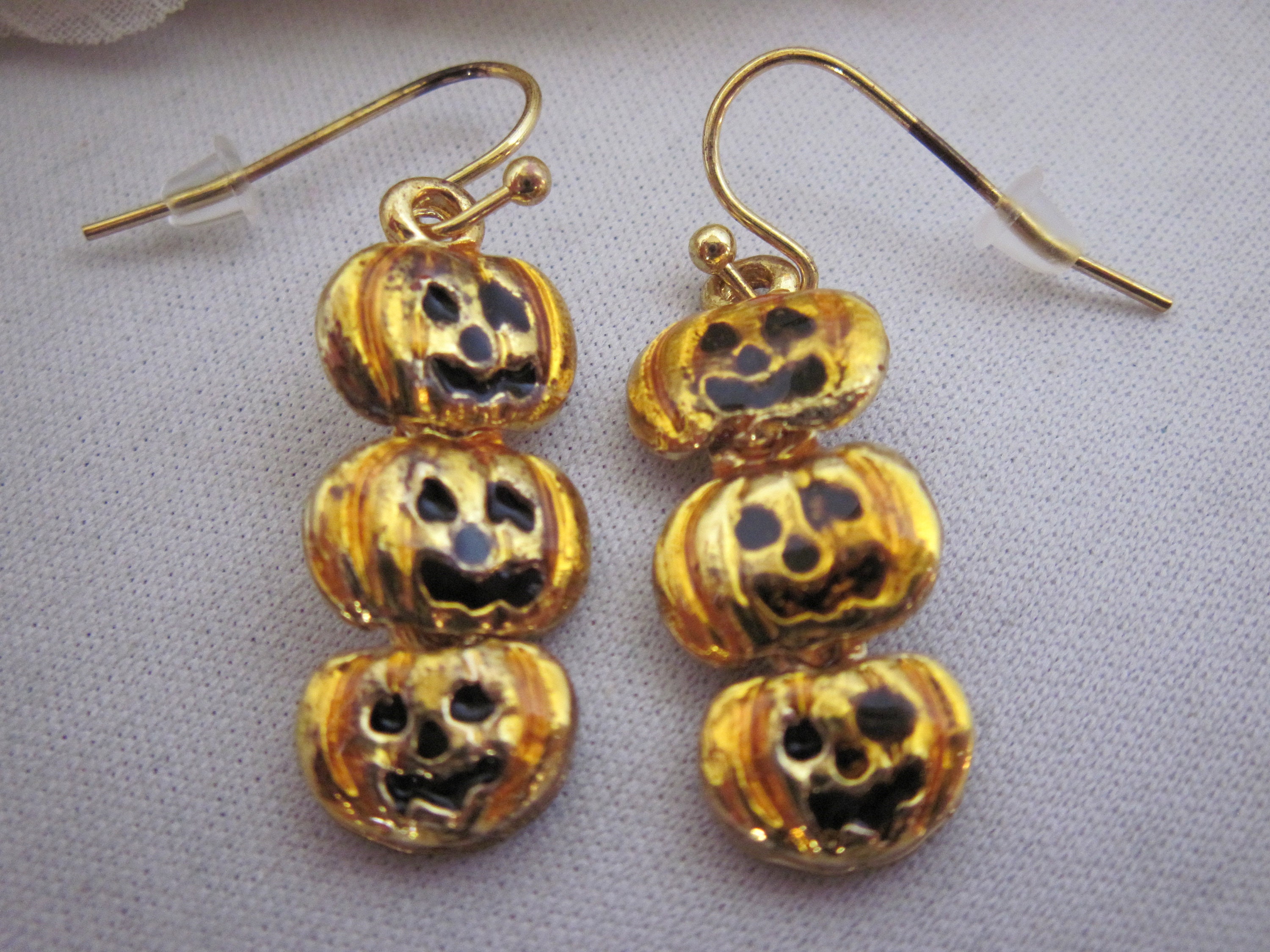 Seasonal Vintage Halloween Metal Vampires Drop Dangle Earrings Fish Hook Gift Holiday Costume Jewelry Black Enamel White Red