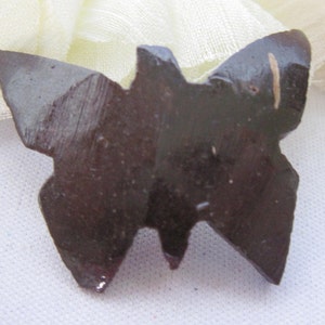 Broche de madeira de borboleta esculpida vintage, inseto, presente, bijuterias, figural marrom, presente para ela, presente para mãe, colecionador, presente para esposa
