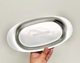 Vintage Kensington Aluminum Oval Bread Tray (USA)