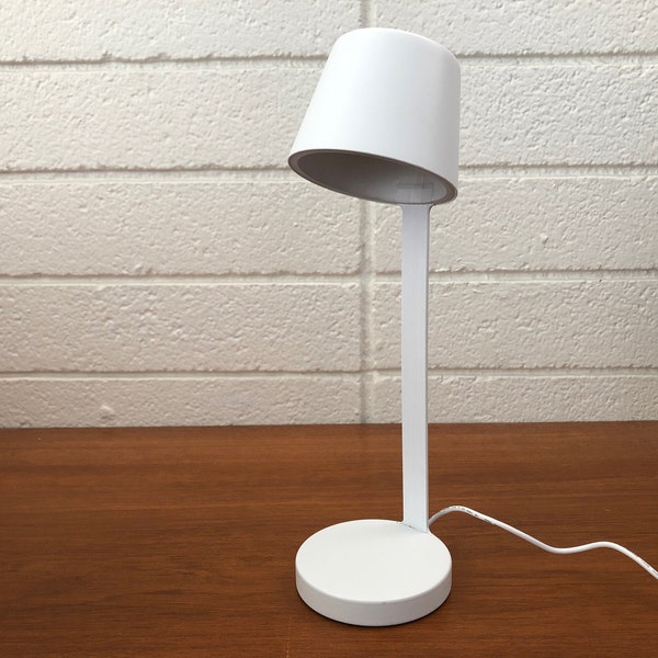 Modern par Dwell Magazine pour Target LED Task Lamp (Deam et Dine)