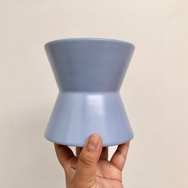 Modern IKEA Korallpil Periwinkle Plant Stand / Vase