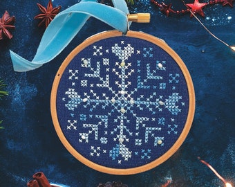 Snowflake Cross Stitch Kit - Christmas Cross Stitch Kit - Festive Craft Gift Set - Beginners Cross Stitch Kit - DIY ornament gift.