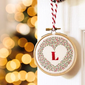 Christmas Decoration Embroidery Kit. Personalised Alphabet Tree Ornament. Easy Embroidery Kit for beginners. Festive personalised bauble.