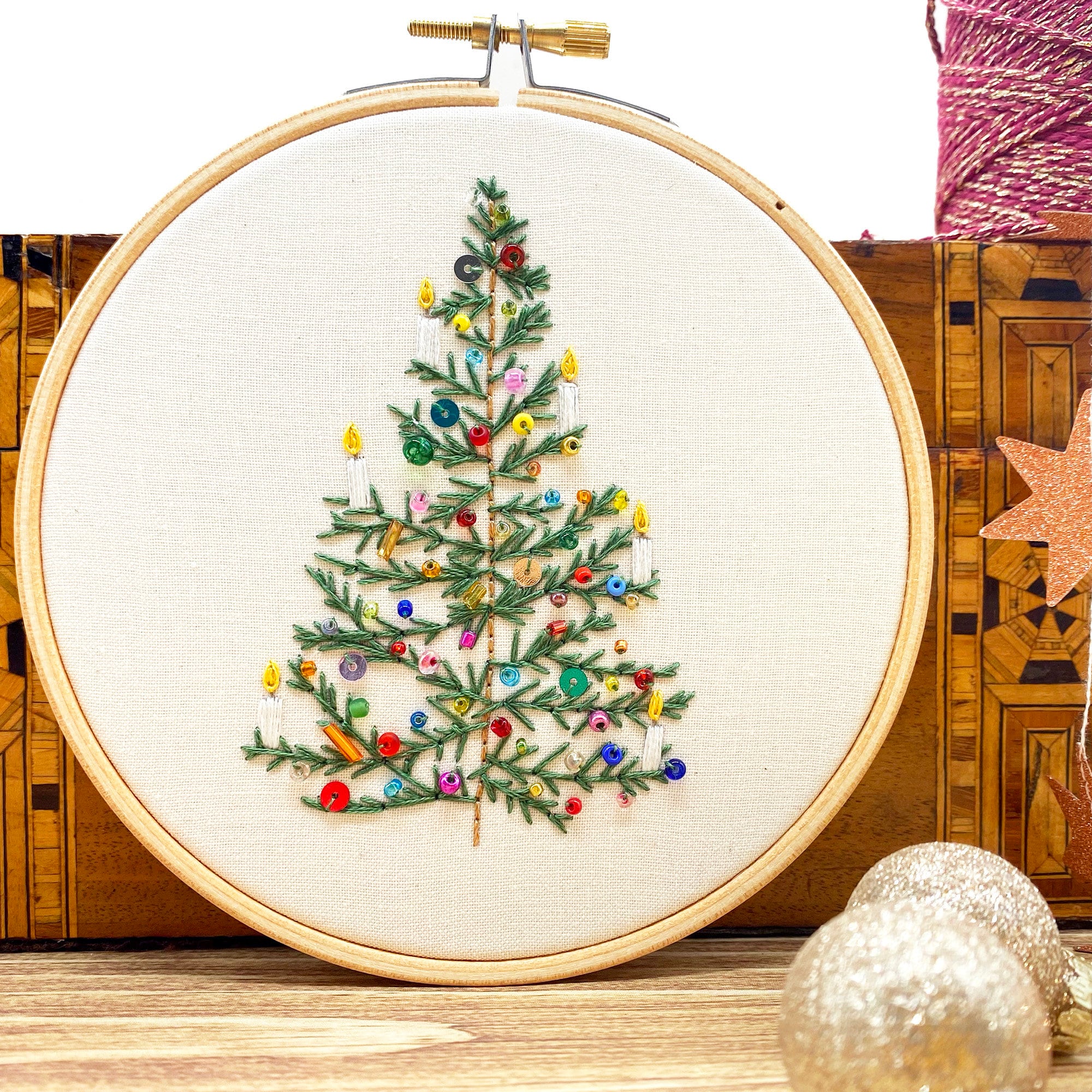 4 pcs Embroidery Starter Kit with Christmas Pattern,Christmas Embroidery  Kit for beginners,DIY Cross Stitch Kits for Adults(4 Embroidery Patterns  and
