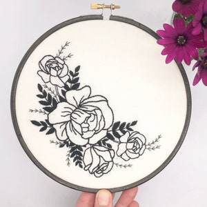 Rose Bouquet Embroidery Kit: Floral embroidery hoop craft kit. Flower Sewing Kit. Easy Modern Stitch Sampler Ideal for Beginners