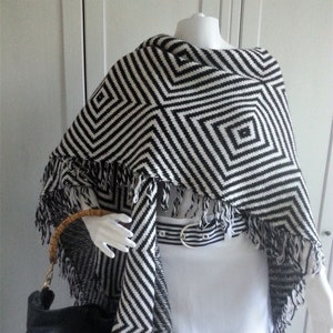 Italien Wolle Poncho Schwarz Weiß Print Vintage Frauen Herbst Mantel