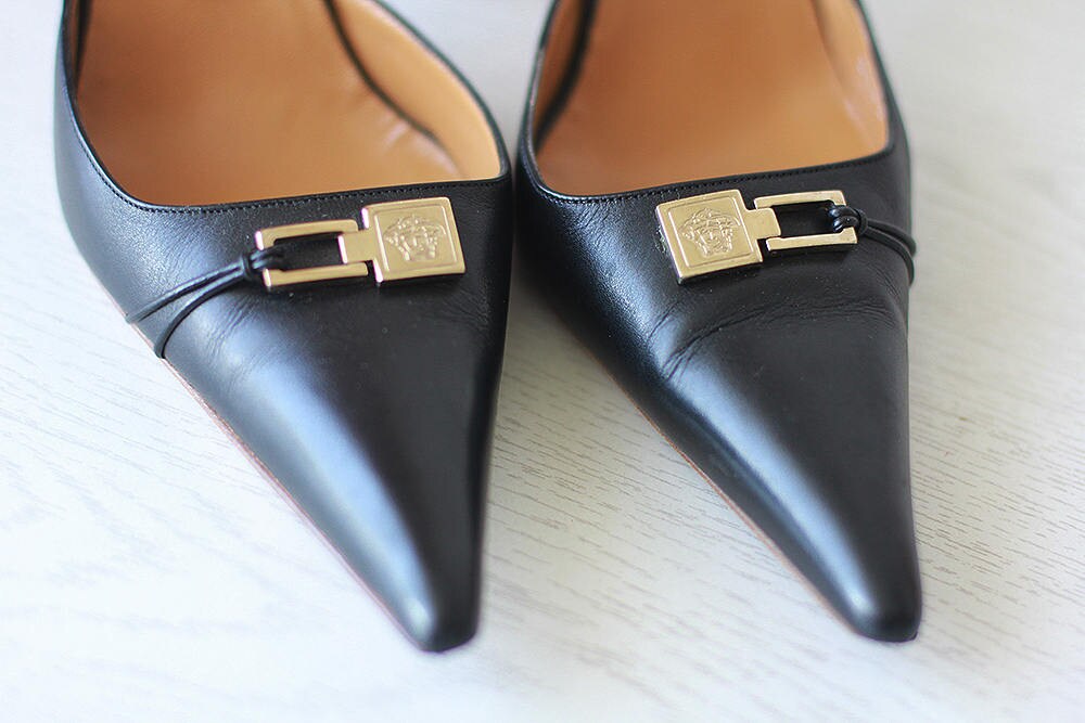 ヴィンテージ ジャンニ ヴェルサーチ パンプス ブラック レザー  