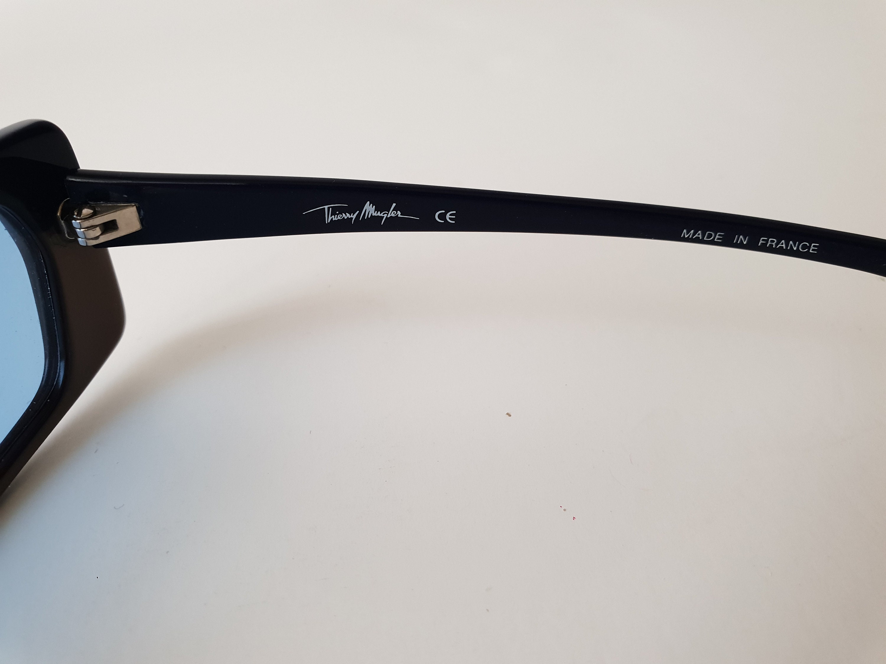 Lunettes De Soleil Vintage Thierry Mugler TM 10014 C3 - Monture Dorée/grise - Verres Miroir Orange