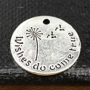Los deseos se hacen realidad Encantos Refranes inspiradores Citas de afirmación Frases motivacionales Aliento Palabras sabias Mensaje Colgantes de plata.