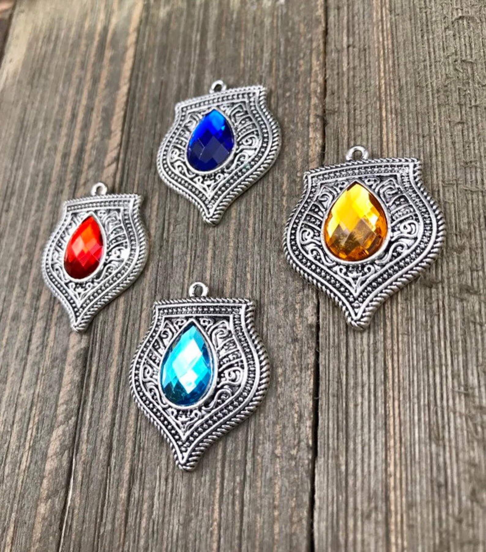 1 Sheild Shape Pendant Vintage Style Antique Design Silver Etsy