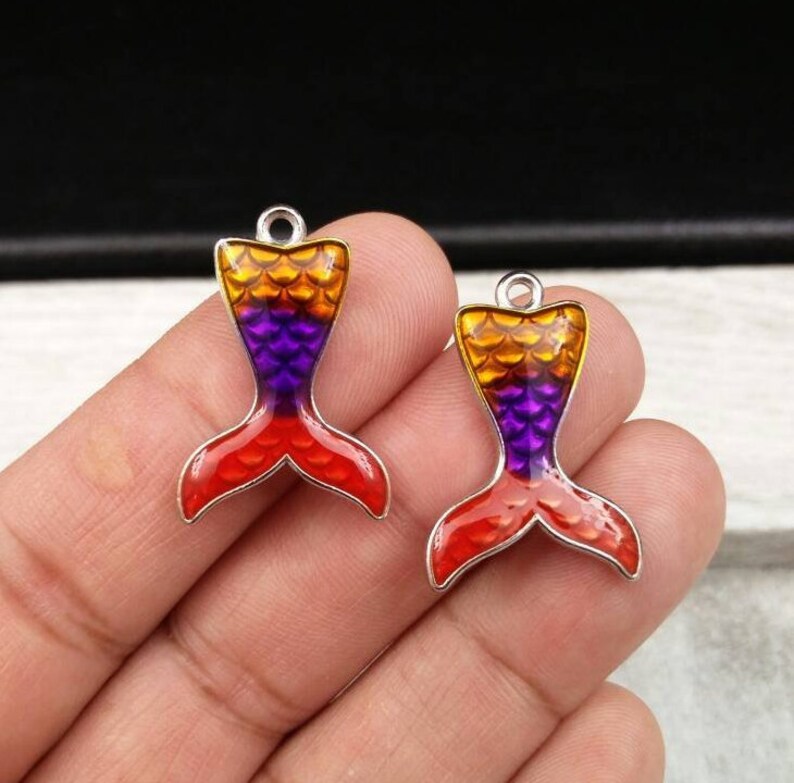 2 Fish Tail Charms Multicolor Enamel Fish Scale Design Pendants Fish Lover/'s Beach Lover/'s Sea Lover/'s Earrings Bracelet Yoga Mala Necklace