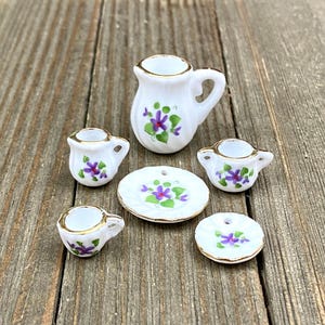Taza de té de cerámica, azucarera, leche, jarra de jugo, jarra de agua, taza de café, platos, taza de té, porcelana, casa de muñecas, encanto, casa de muñecas en miniatura, joyería, regalo.
