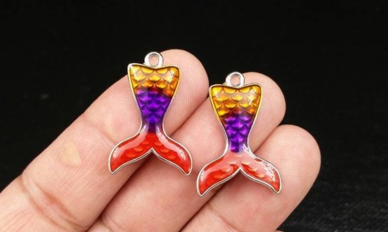 2 Fish Tail Charms Multicolor Enamel Fish Scale Design Pendants Fish Lover/'s Beach Lover/'s Sea Lover/'s Earrings Bracelet Yoga Mala Necklace