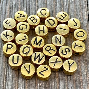 Cuentas de metal dorado de 6 mm con el alfabeto inglés, letras iniciales de la A a la Z, palabras, nombres, espaciadores redondos, pendientes, pulseras, accesorios de joyería boho