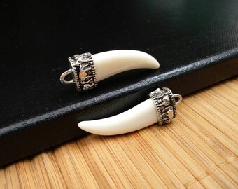 SUNNYCLUE 1 Scatola 40 Pezzi Stile Tibetano Zanna Lega Pendenti con Ciondoli Elefante Dente Pendenti con Ciondoli per Bracciale Collana Orecchini Creazione di Gioielli
