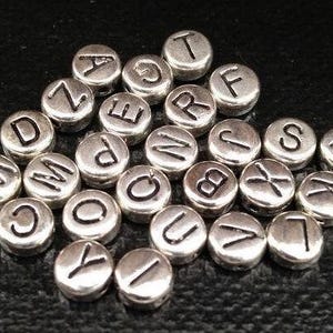 Cuentas de metal plateado de 6 mm con el alfabeto inglés, espaciadores redondos de la A a la Z, para hacer tú mismo, pendientes, pulseras, tobilleras, collares, mala de yoga, accesorios de joyería bohemios, regalo.