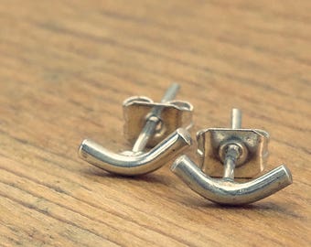 Minimalist curved studs earrings | Sterling Silver stud earrings |  Minimalist trendy studs | Ear sweeps | Curved geometric stud earrings