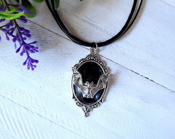 Gothic Bat Cameo Necklace / Gothic Cameo Necklace / Bat Jewelry