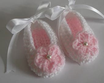 Crochet Baby Shoes Crochet Baby Girl Booties White Pink Flower with Pearl Baby Shower Gift