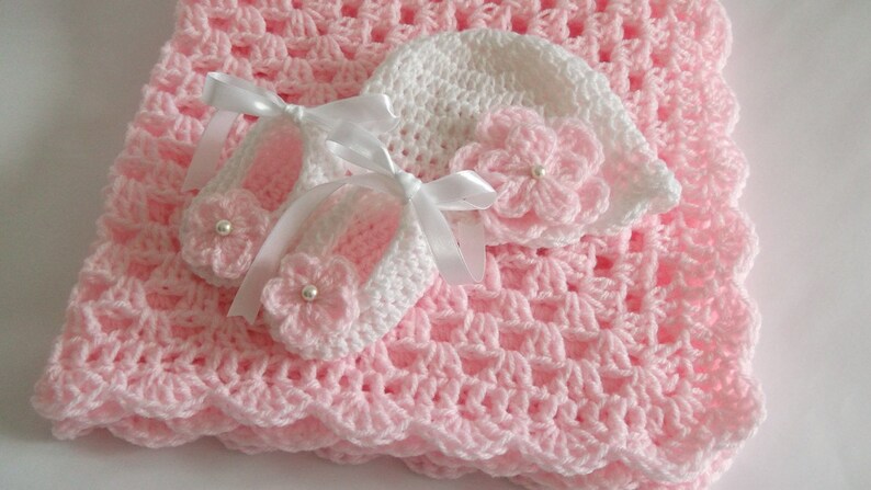 Crochet Baby Blanket Hat and Booties Green White Baby Shower Gift Baby Girl Set Christening Baptism