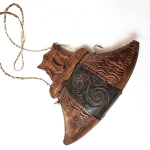 Vintage Indonesian Toraja Sulawesi Wooden Sirih bag, Toraja Wood bag, Toraja Vintage Ornament, Collectible Indonesian Craft Ornament