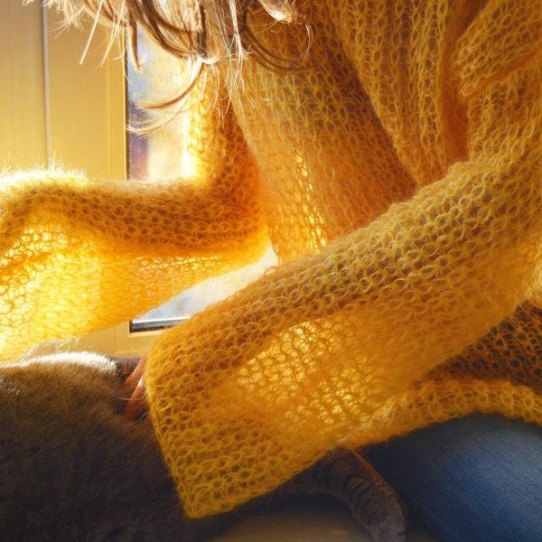 Maglione mohair leggero giallo, maglione a maglia larga autunnale, maglione lavorato a mano oversize, morbido maglione giallo sole, maglione boho a maglia grossa