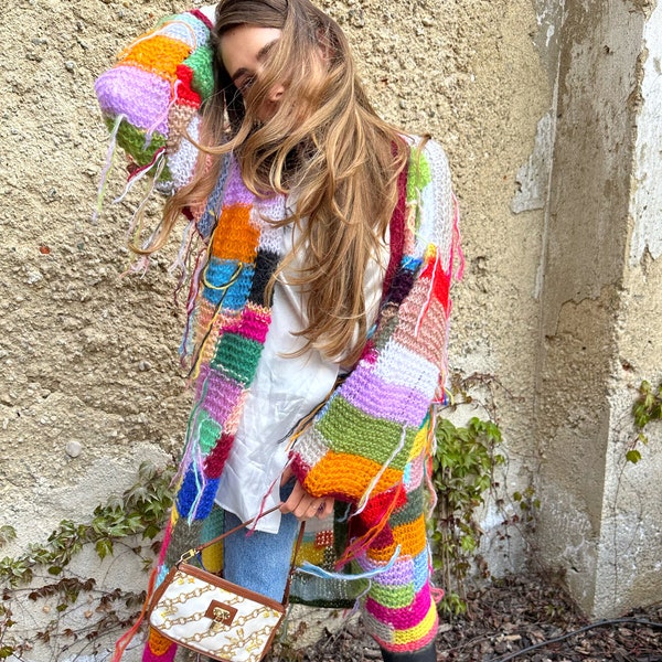 Casaco comprido de mohair arco-íris tricotado à mão: Casaco colorido em patchwork
