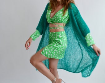 Cárdigan verde de mohair: tejido a mano, mohair de cabra italiano, frente abierto, mangas tres cuartos.