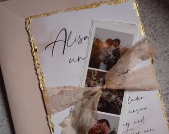 Einladungskarte zur Hochzeit mit Seidenband /Fotostreifenund goldfarbener Verzierung