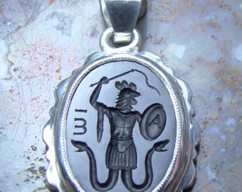 Pendentif en taille-douce en onyx noir, gravure à la main avec abraxas. Uniques.