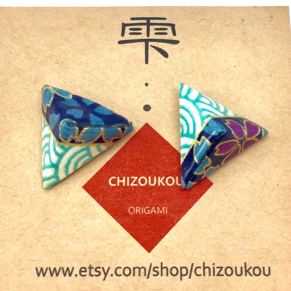 Boucles d'oreilles puce clous grande, bleu, origami pyramid studs, origami earrings, HYPOALLERGÉNIQUE