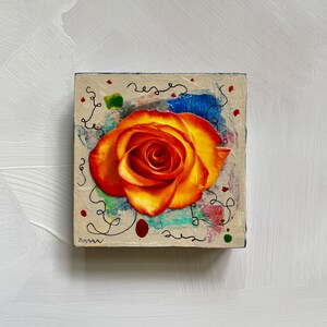 Mini rosa naranja - Arte floral, colgante de pared o mini caballete de exhibición, pequeños regalos