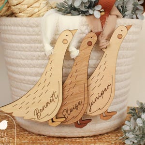Heirloom Gans Ostern Korb-Namensschild • Benutzerdefinierte Silly Goose Tag Kinder Geschenk • Personalisierte Frühling Dekor • Ostern Tischkarte Herzstück