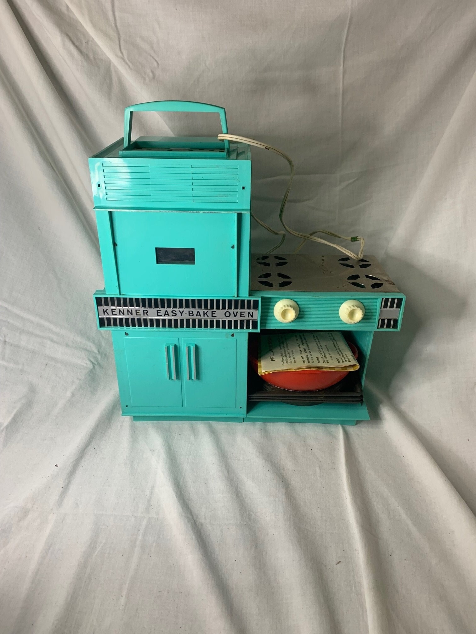 Lot - 1960s Kenner Easy-Bake Oven