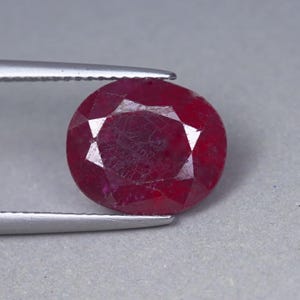 Precious Ruby Gemstone From Africa: Shining Red Standout Jewelry 7.91 ct Oval