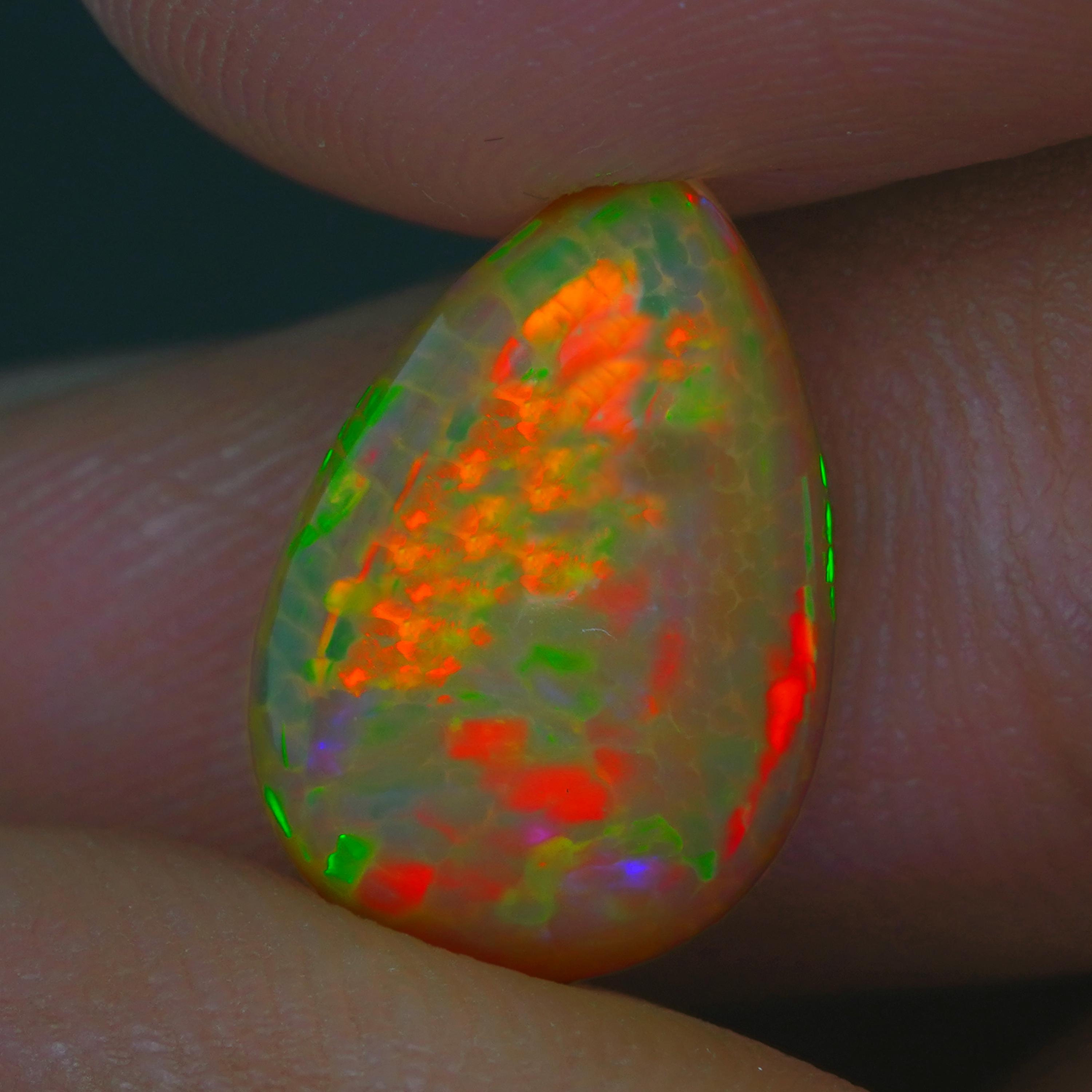 4.58カラットのエチオピア産オパール宝石：ペアカットのハニカム