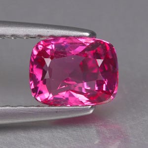 0.89 Ct Striking Rare ! MAHENGE SPINEL 100% Natural From Mahenge Mine (Tanzania)